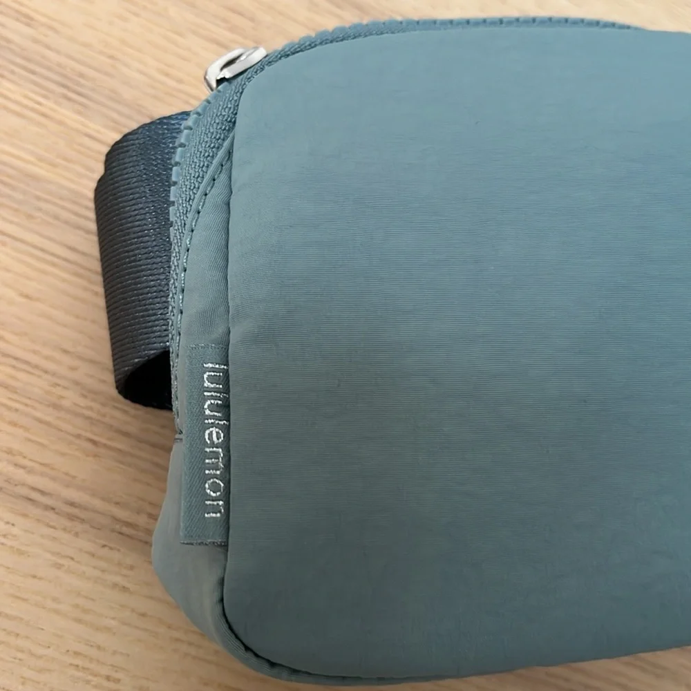 lululemon athletica Everywhere Belt Bag - Picture 6 of 10